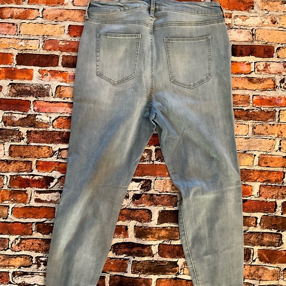 FOREVER 21 Light color distress DENIM. - Picture 2 of 3